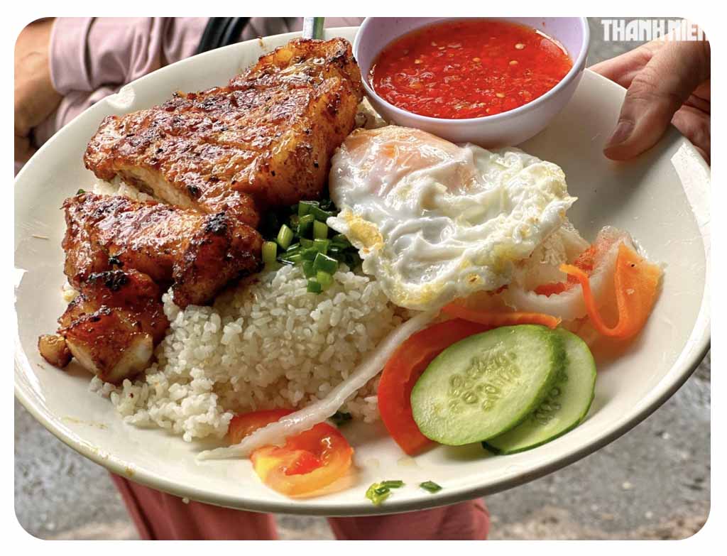 Best Local Food in Ho Chi Minh City 🍜🍲